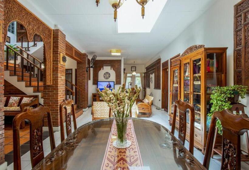 Pension Sekararum Butik Syariah Guesthouse