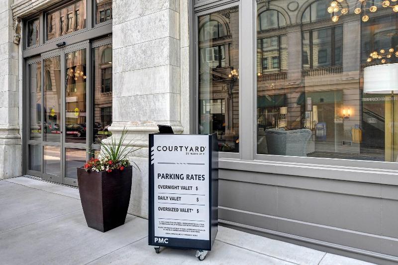 בית מלון כפרי Courtyard By Marriott Cincinnati Downtown