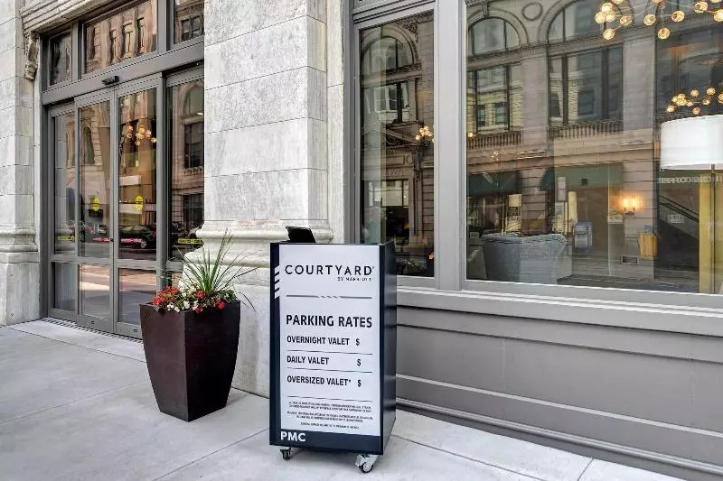 هتل Courtyard By Marriott Cincinnati Downtown