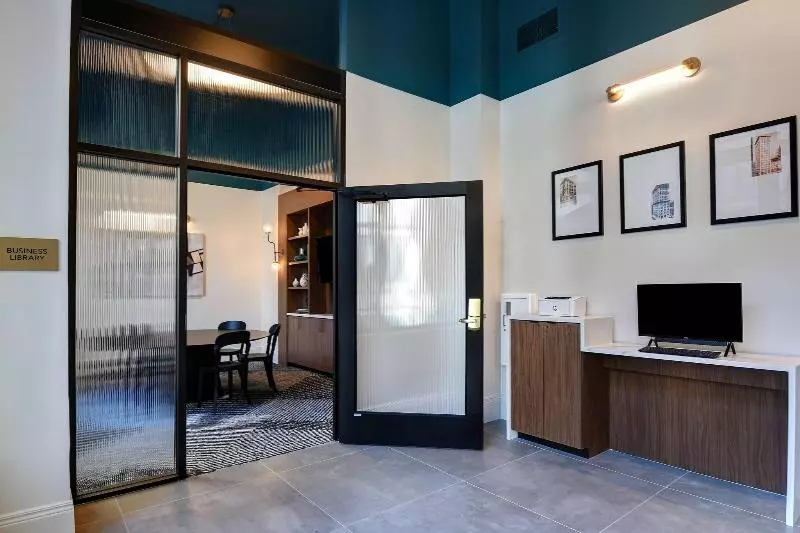 هتل Courtyard By Marriott Cincinnati Downtown