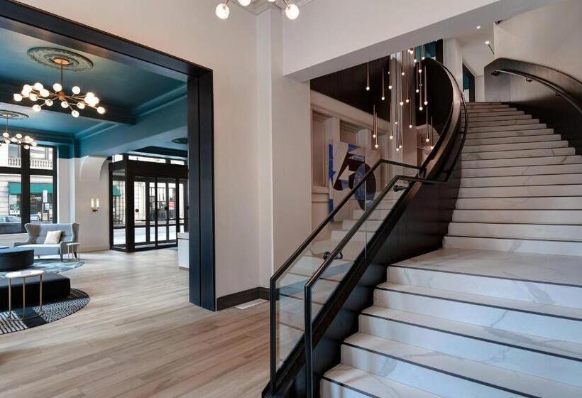 בית מלון כפרי Courtyard By Marriott Cincinnati Downtown