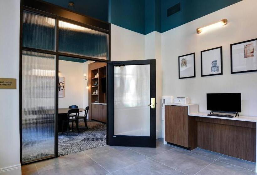 בית מלון כפרי Courtyard By Marriott Cincinnati Downtown