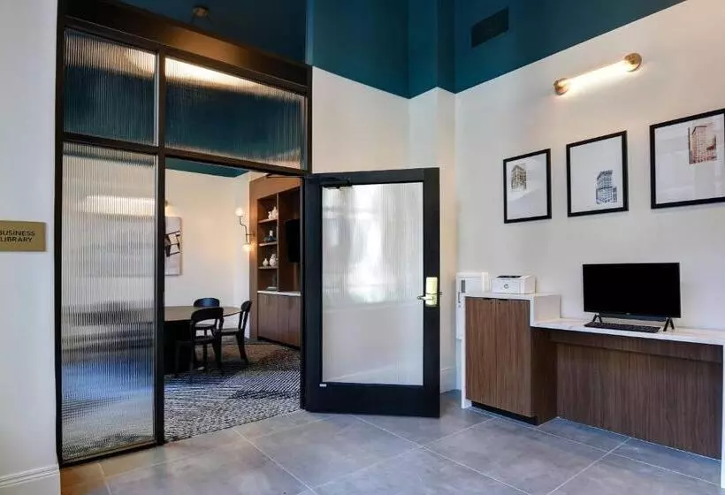 هتل Courtyard By Marriott Cincinnati Downtown