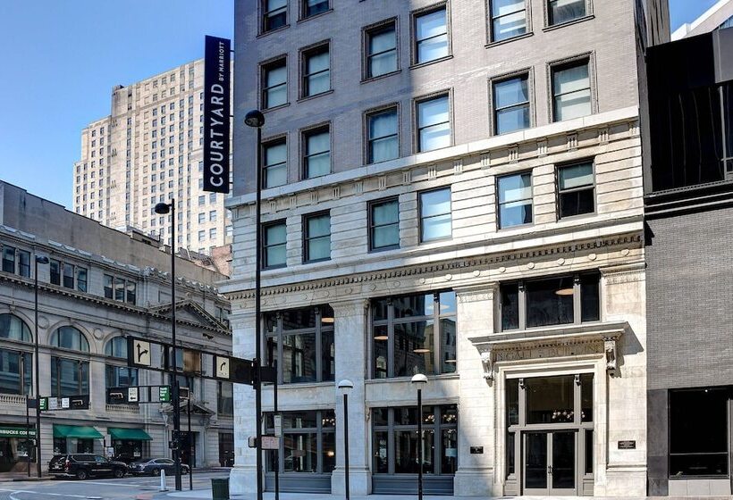 בית מלון כפרי Courtyard By Marriott Cincinnati Downtown