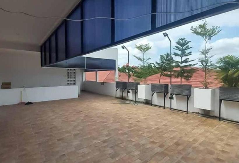 Отель Koolkost Syariah @ Flamboyan Street Banjarmasin ( Minimum Stay 6 Nights)