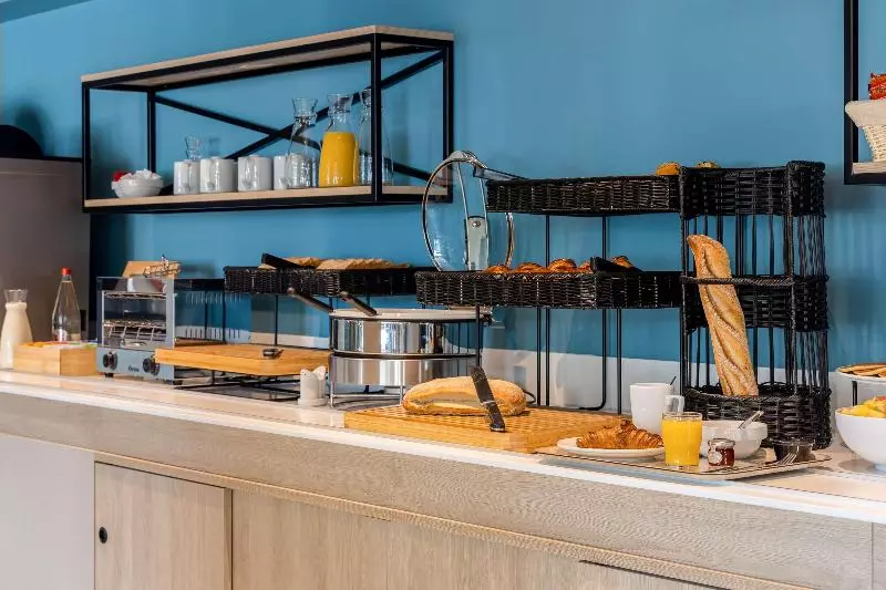 ホテル Kyriad Bordeaux Nord Sainte Eulalie