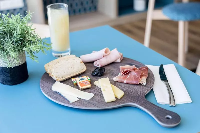 ホテル Kyriad Bordeaux Nord Sainte Eulalie