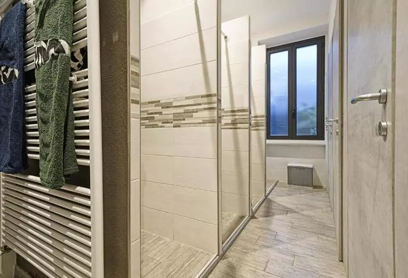 ユースホステル La Locanda Campione Del Garda