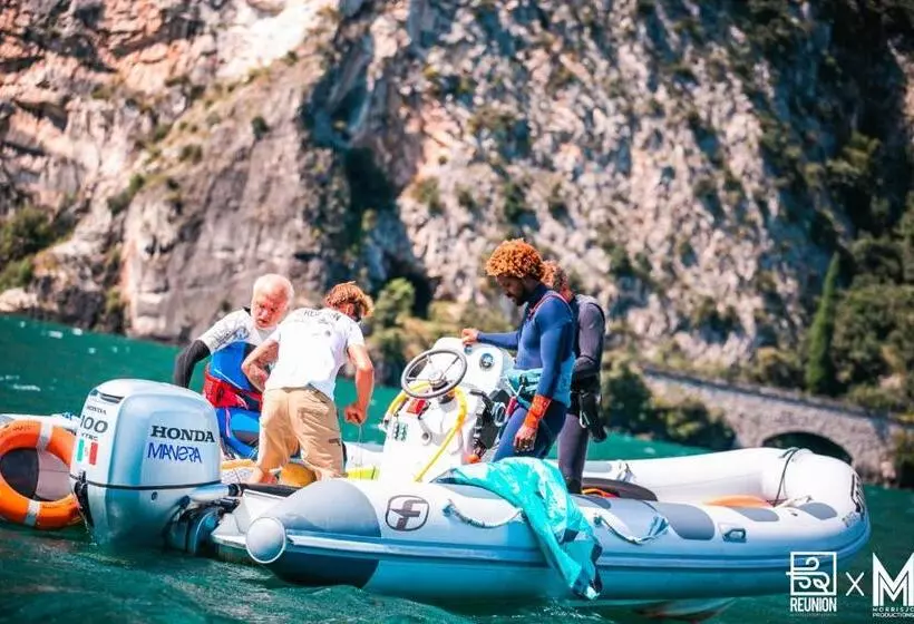 ユースホステル La Locanda Campione Del Garda