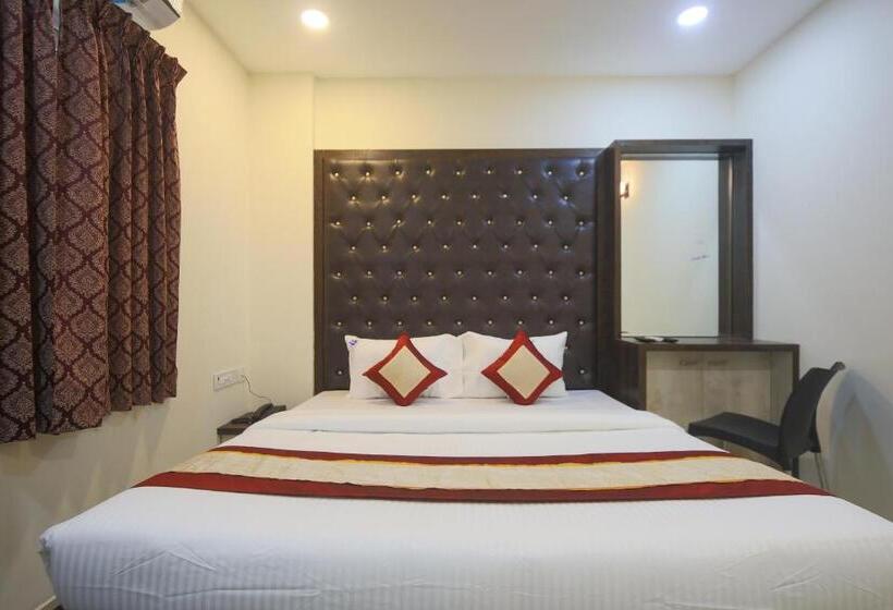 Отель Balaji Residency