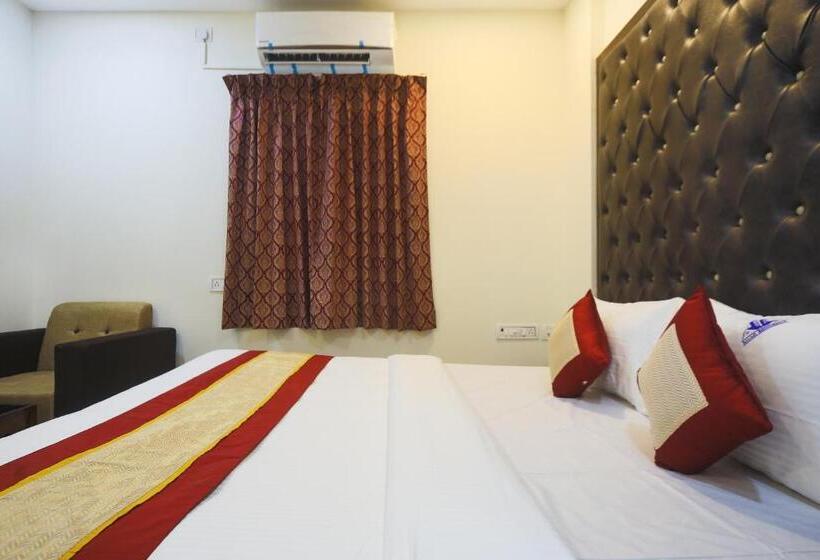 Отель Balaji Residency