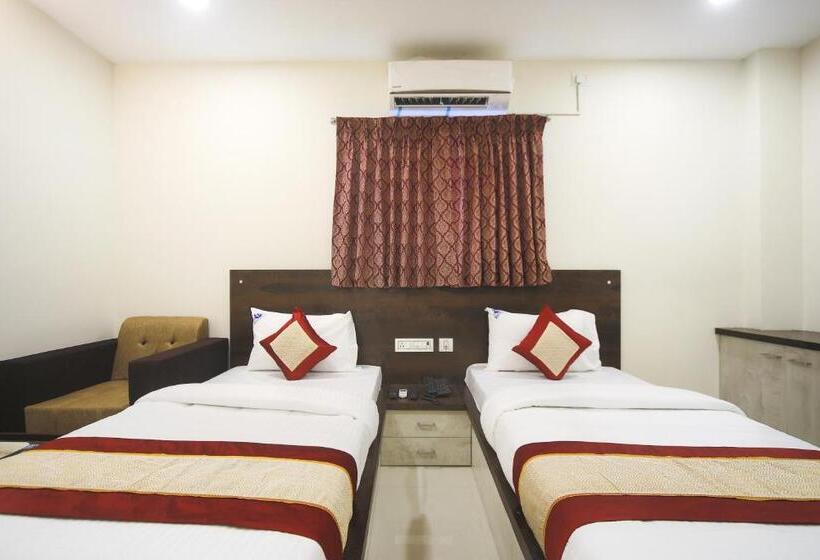 Отель Balaji Residency