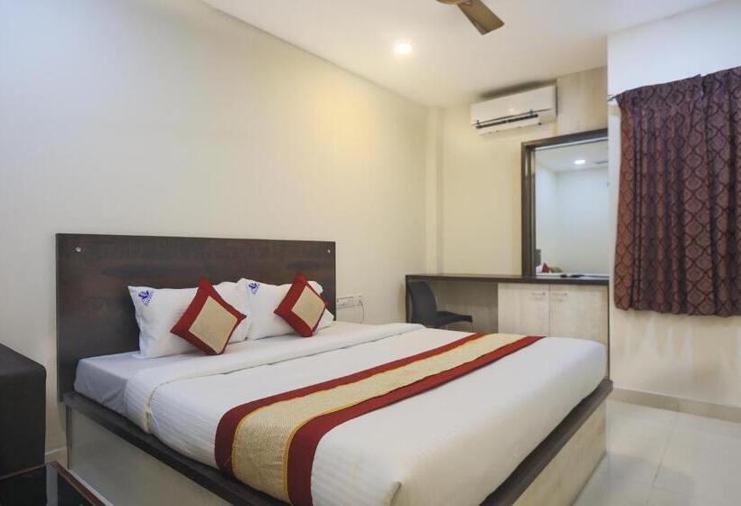 Отель Balaji Residency