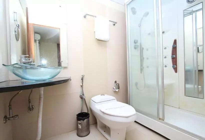 Capital O 79228 Hotel Peninsula Suites