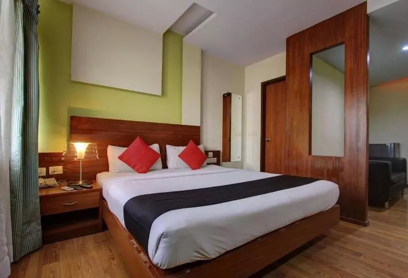 Capital O 79228 Hotel Peninsula Suites