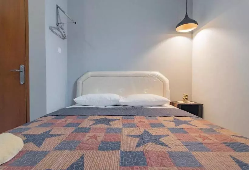 ホテル Lembur Kiwari Setra Duta Mitra Reddoorz