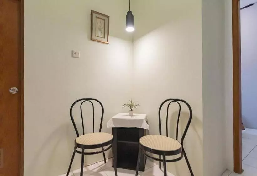 ホテル Lembur Kiwari Setra Duta Mitra Reddoorz