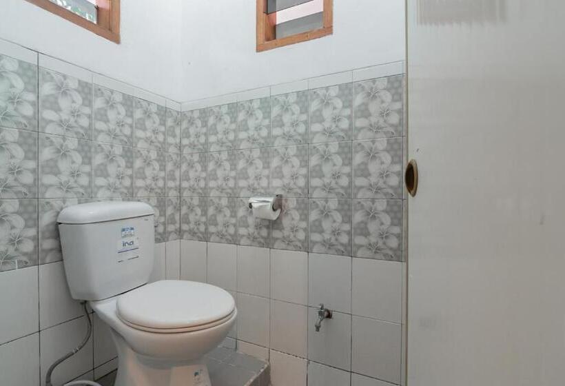 בית מלון כפרי Lembur Kiwari Setra Duta Mitra Reddoorz