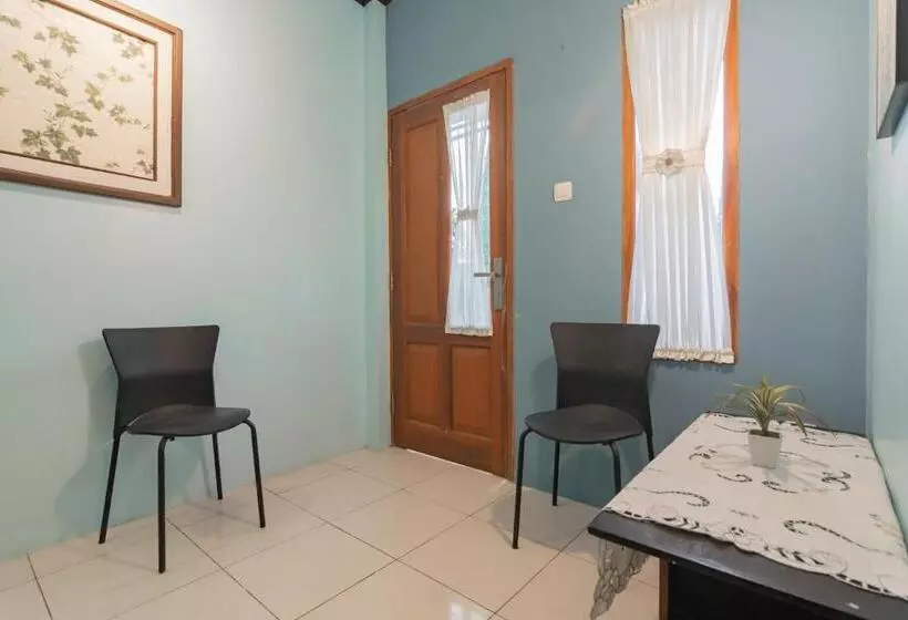 ホテル Lembur Kiwari Setra Duta Mitra Reddoorz