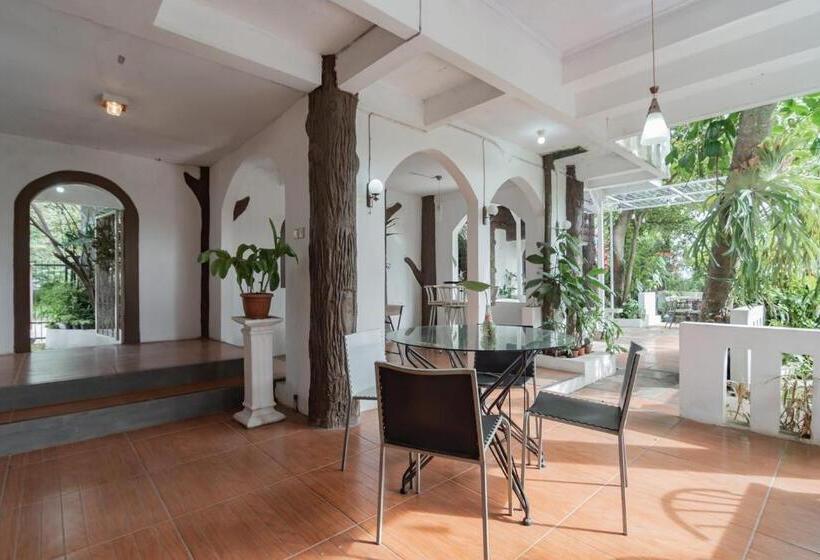 בית מלון כפרי Lembur Kiwari Setra Duta Mitra Reddoorz