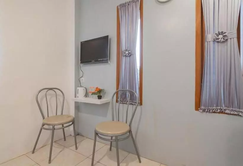 ホテル Lembur Kiwari Setra Duta Mitra Reddoorz