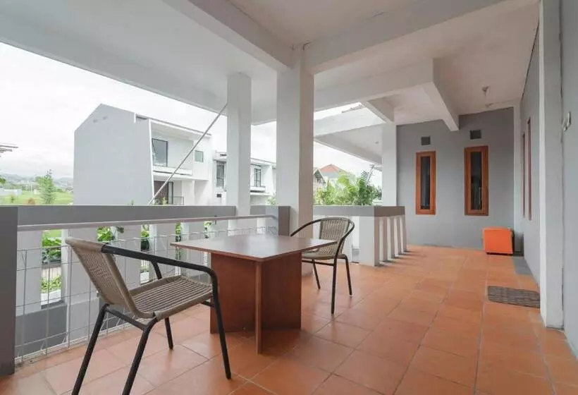 ホテル Lembur Kiwari Setra Duta Mitra Reddoorz