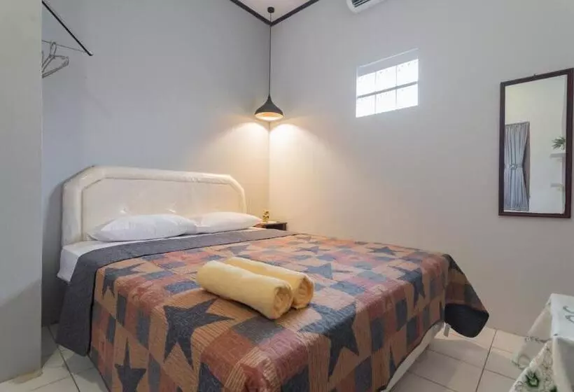 ホテル Lembur Kiwari Setra Duta Mitra Reddoorz