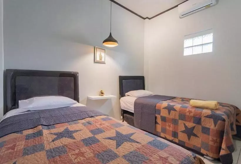 ホテル Lembur Kiwari Setra Duta Mitra Reddoorz