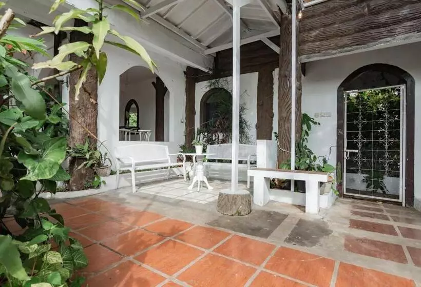 ホテル Lembur Kiwari Setra Duta Mitra Reddoorz