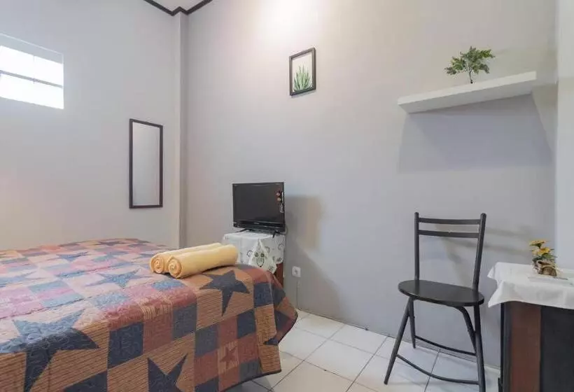 ホテル Lembur Kiwari Setra Duta Mitra Reddoorz