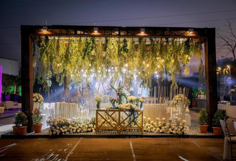 בית מלון כפרי The Royal Hills  And Resort