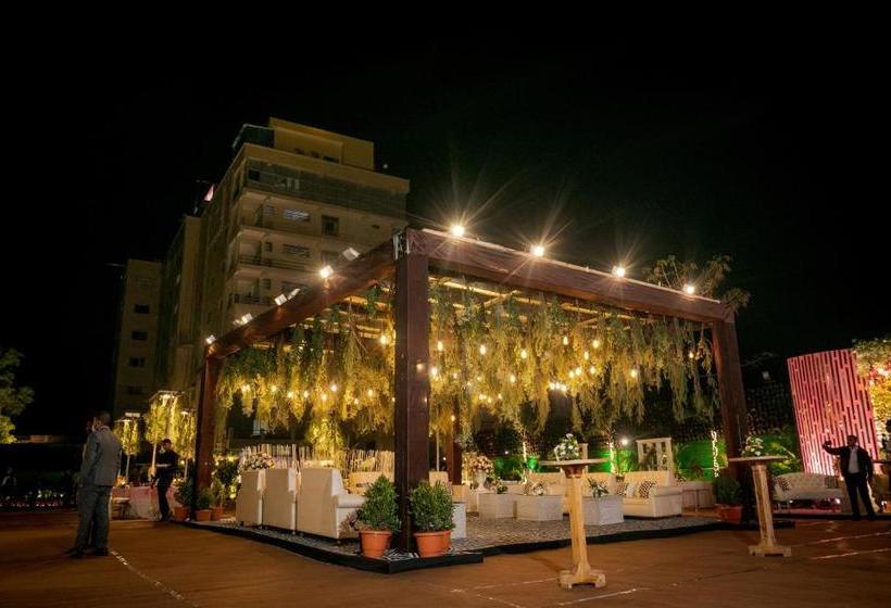 בית מלון כפרי The Royal Hills  And Resort