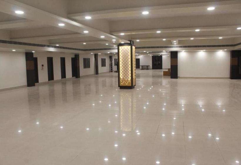 בית מלון כפרי The Royal Hills  And Resort