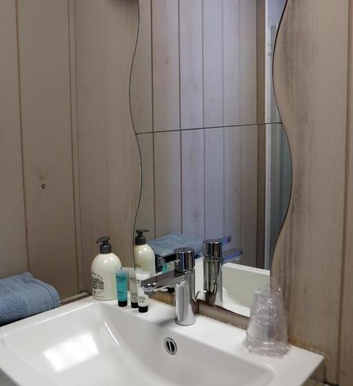 تختخواب و صبحانه A Casa Radici