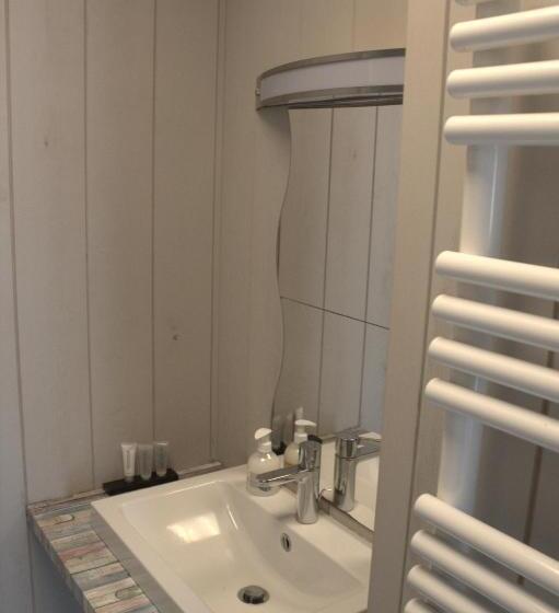 تختخواب و صبحانه A Casa Radici