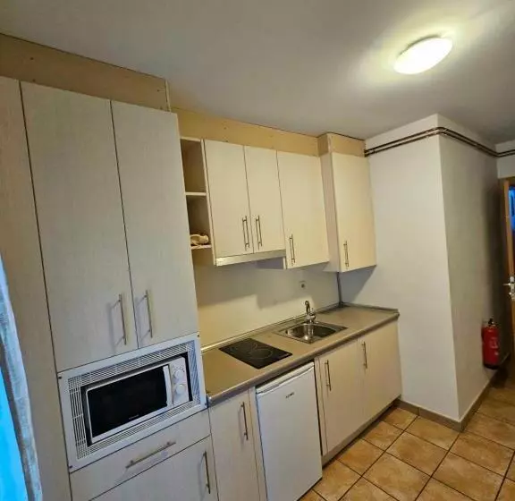 Hostal Jp Y Estudios