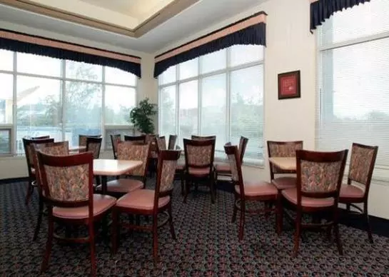 בית מלון כפרי Knights Inn Elyria