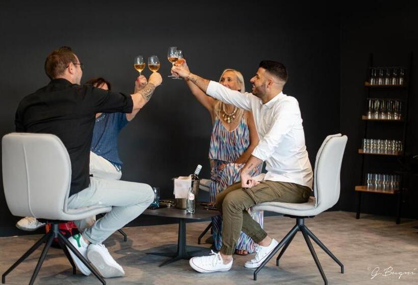 فندق La Reine Hôtel, City Centre