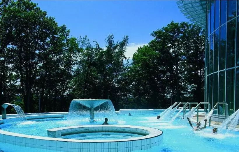 Отель La Reine Hôtel, City Centre