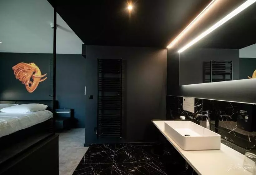 Отель La Reine Hôtel, City Centre