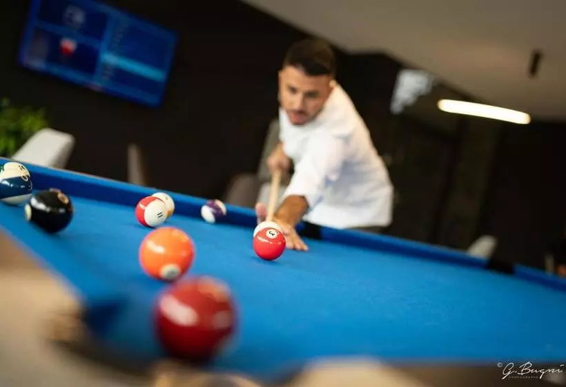 Отель La Reine Hôtel, City Centre