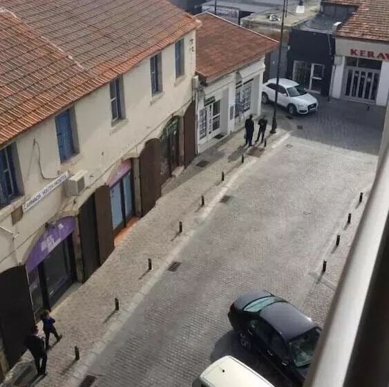 هتل Livadhiotis City