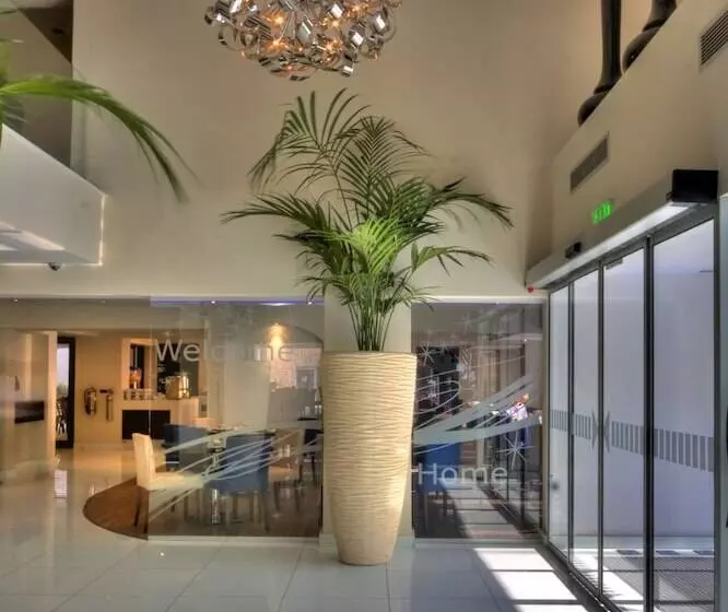 هتل Livadhiotis City