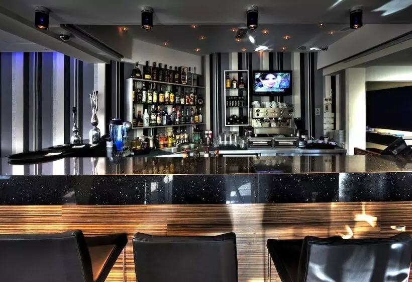 هتل Livadhiotis City