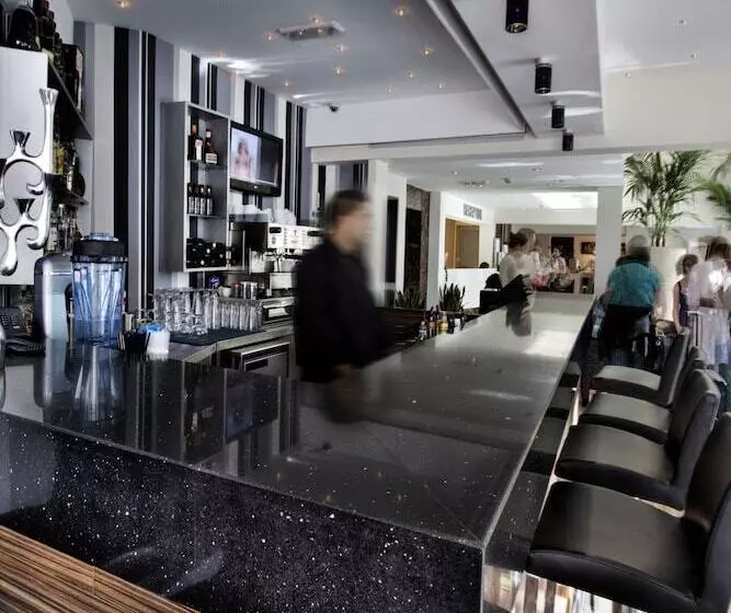 هتل Livadhiotis City