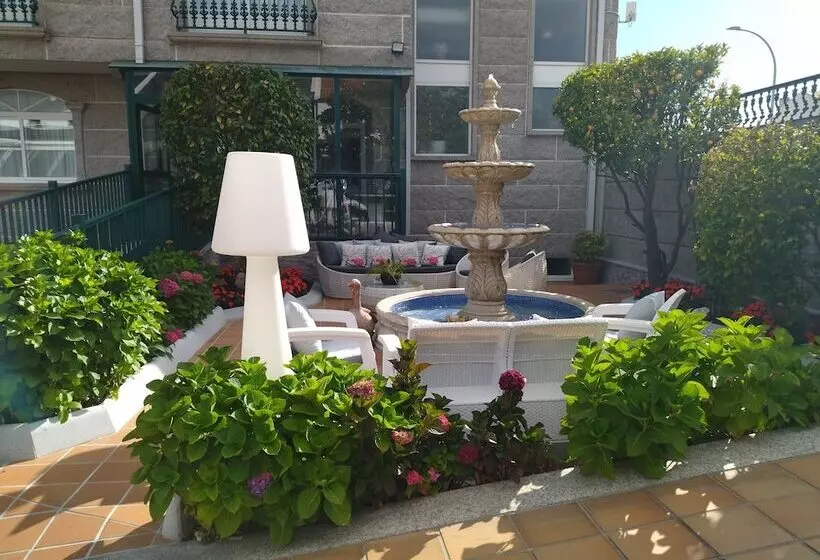 Отель Playa Compostela