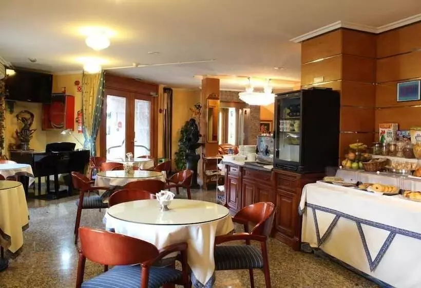 Отель Playa Compostela