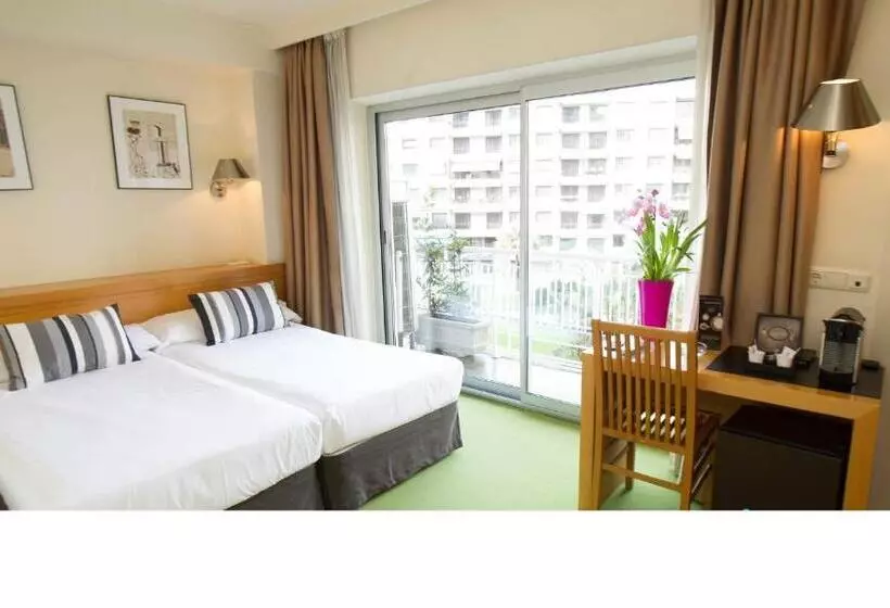 Отель Zaragoza Plaza