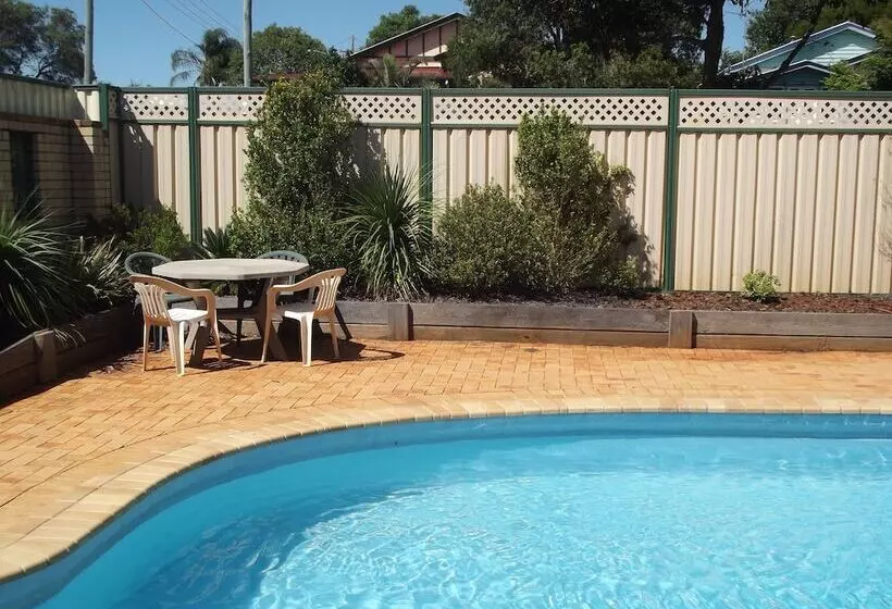 모텔 Bridge Street Motor Inn