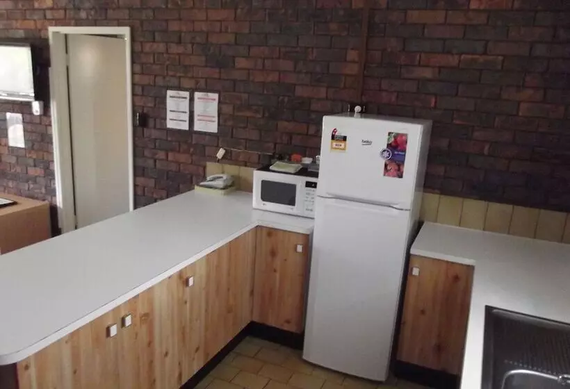 모텔 Bridge Street Motor Inn